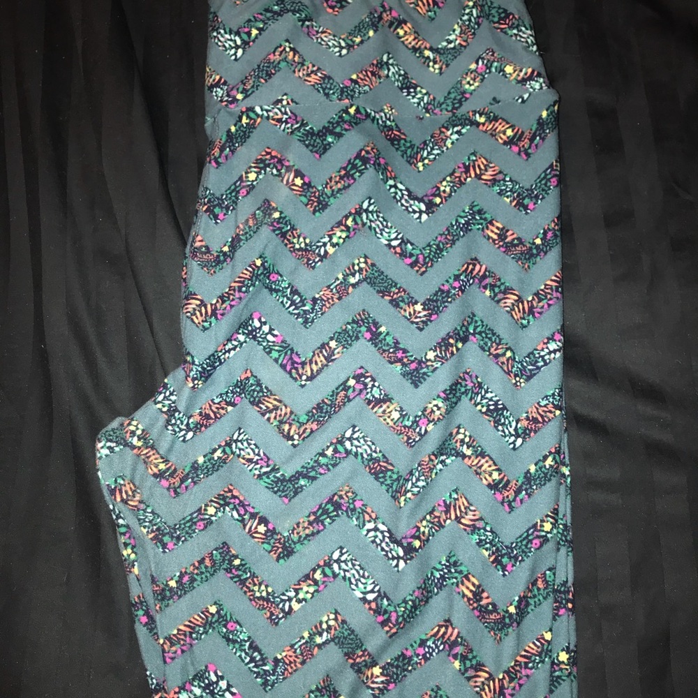 Lularoe TC slate blue floral chevron leggings